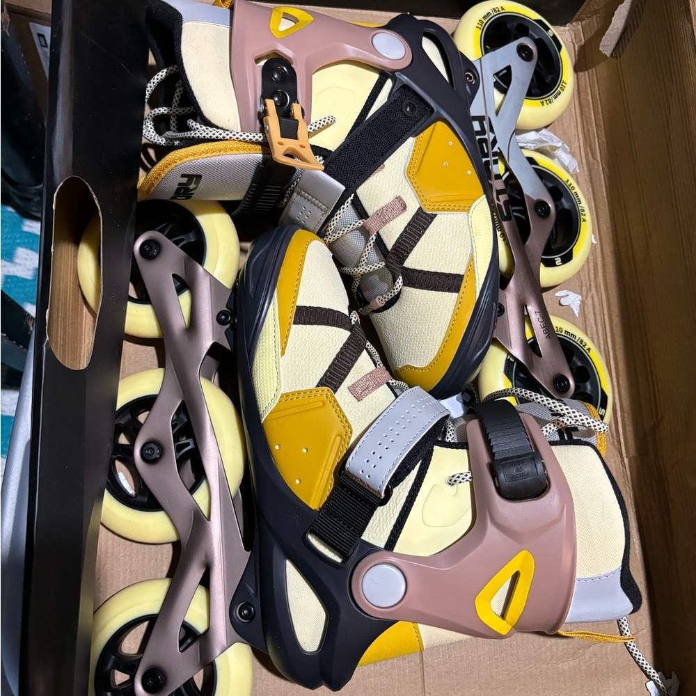 • STORY yellow roller blades • - Picture 2 of 6